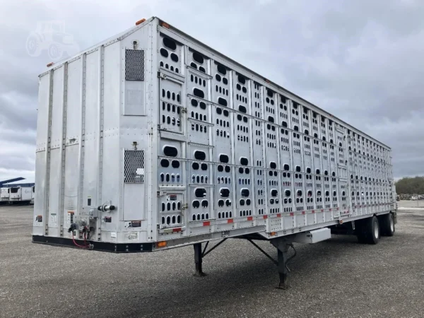 2000 BARRETT 53 ft x 102 in – Aluminum Livestock Trailer