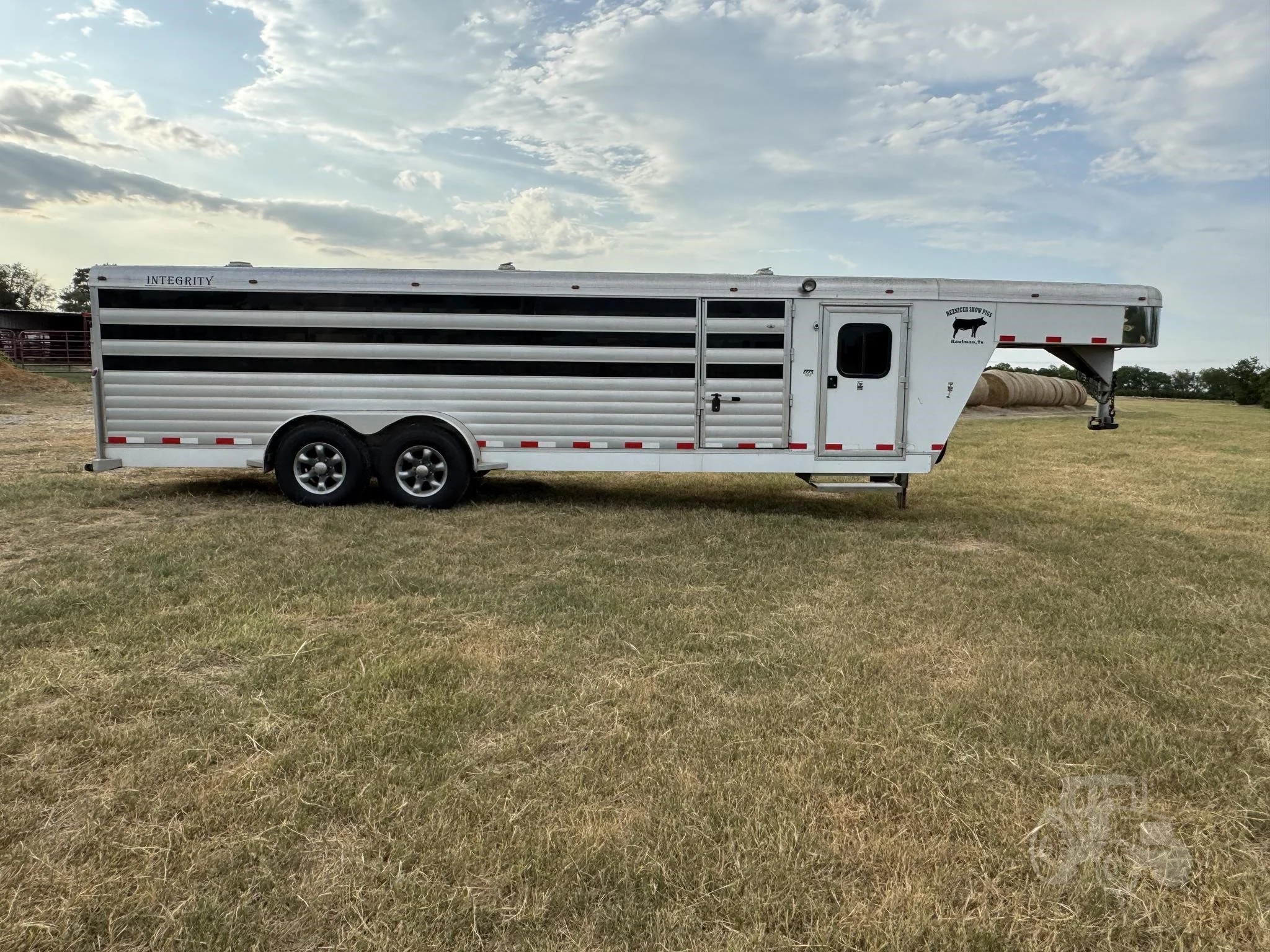 2008 INTEGRITY 24 ft x 108 in – Legacy Livestock Trailer