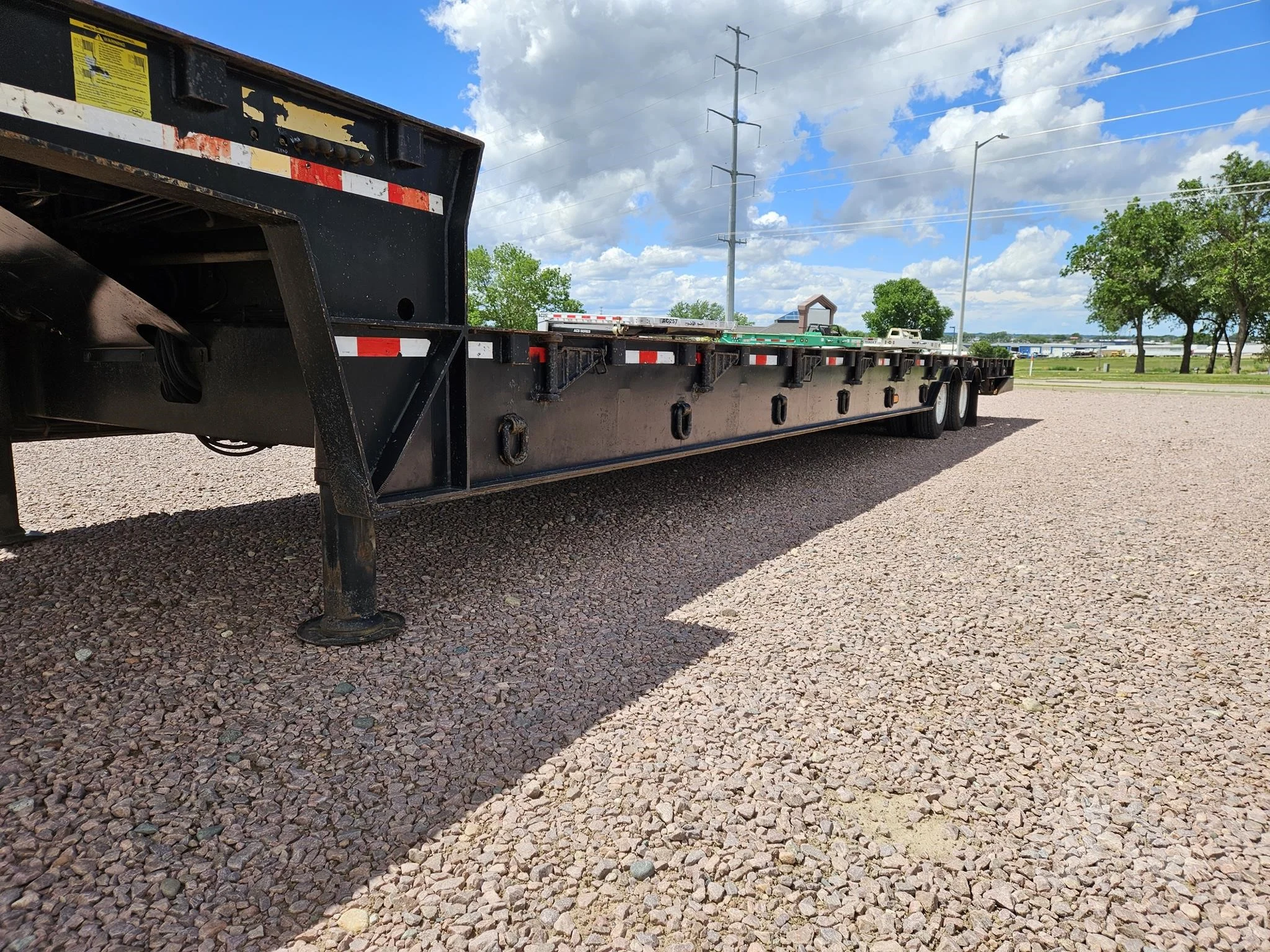 2009 LEDWELL 48 ft x 102 in – Hydraulic Tail Trailer