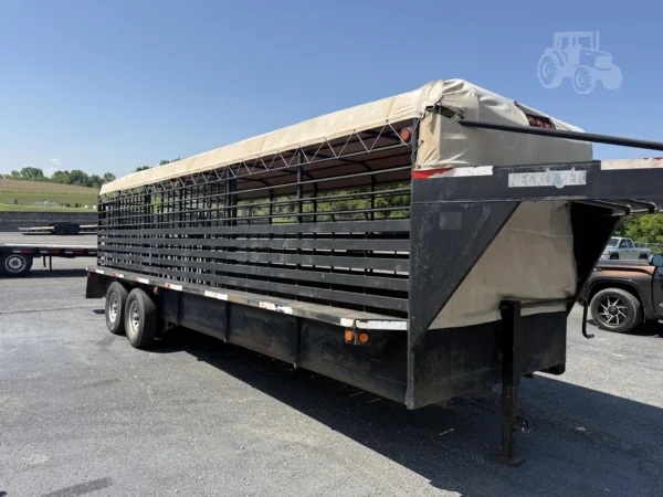 2011 NECKOVER 24 ft x 84 in – Livestock Trailer