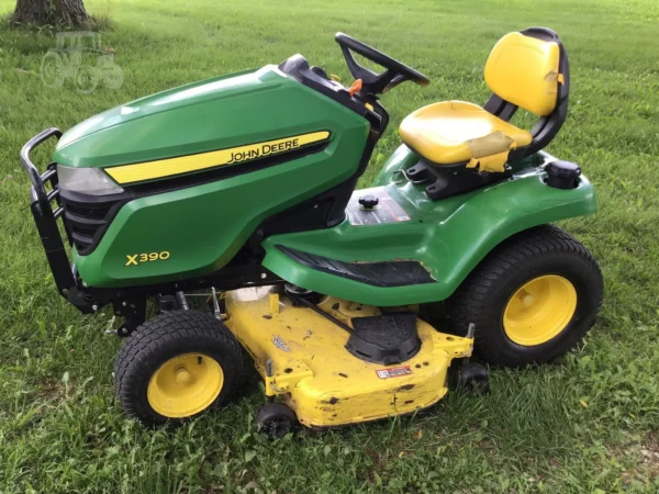 2016 JOHN DEERE X390 Garden Tractor