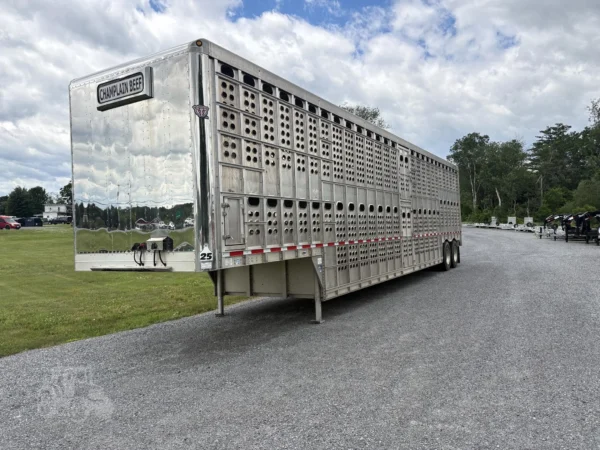 2022 EBY BULL RIDE – Livestock Trailer
