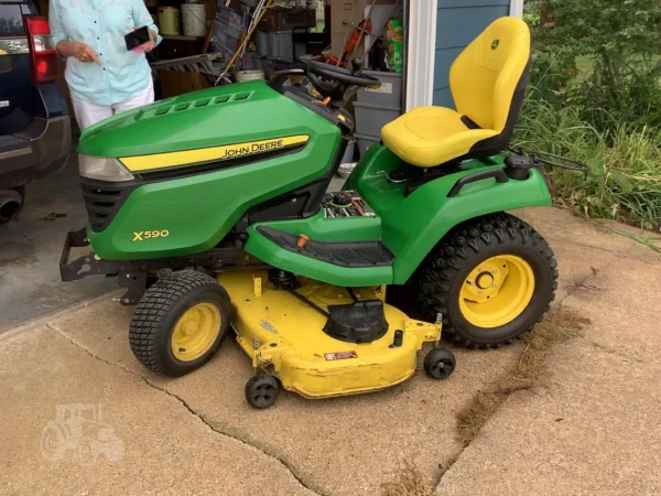2022 JOHN DEERE X590 Garden Tractor