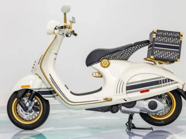 2022 Vespa 946 Christian Dior Limited Edition