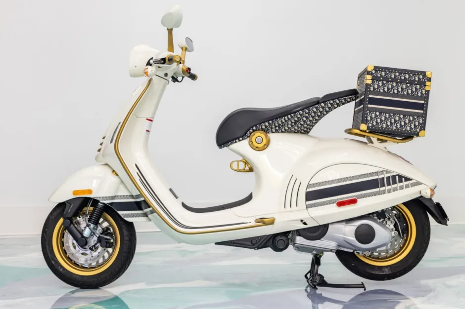 2022 Vespa 946 Christian Dior Limited Edition