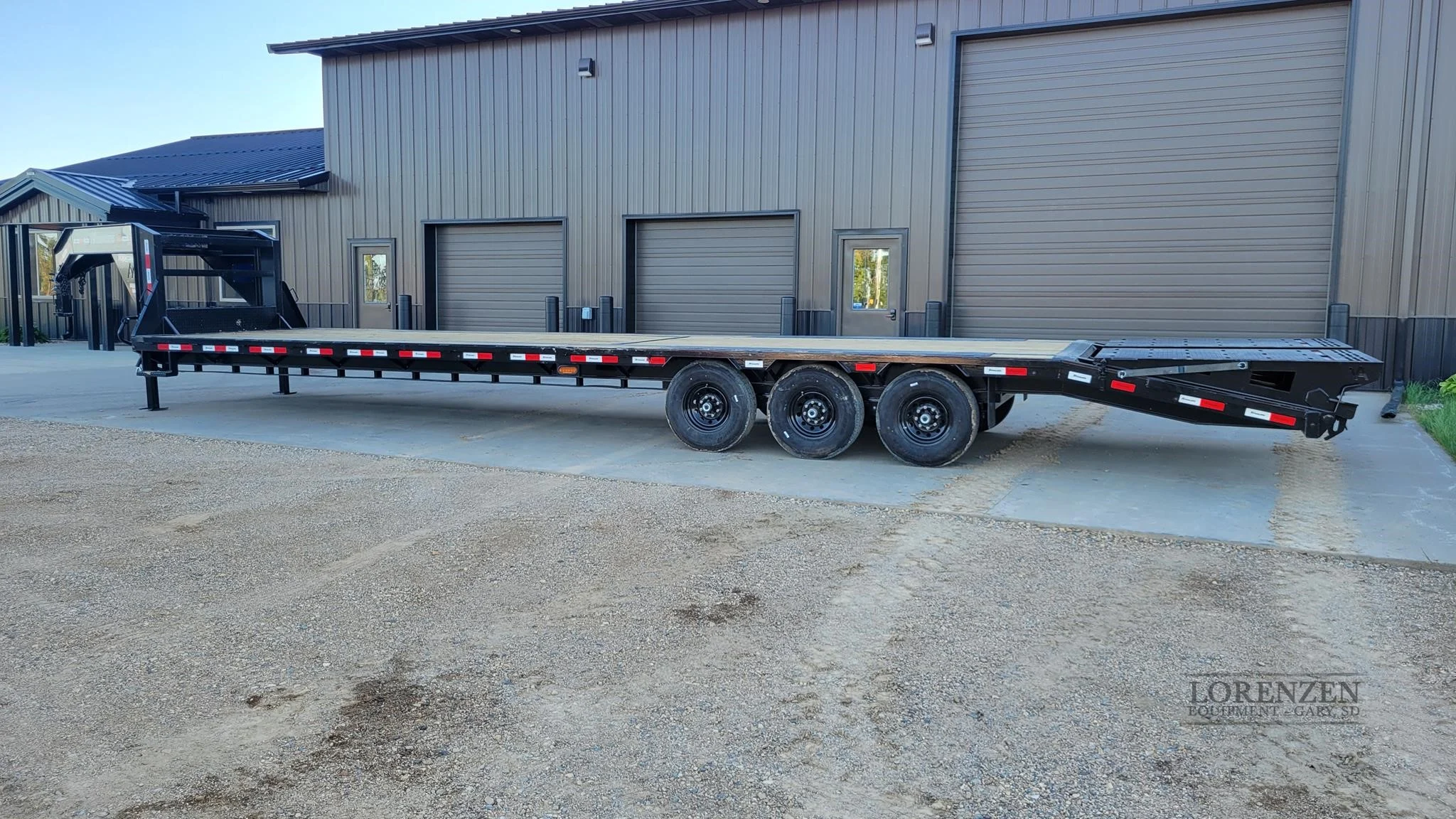 2024 ASCEND INDUSTRIES 36 ft Gooseneck Tri Axle Flatbed Trailer