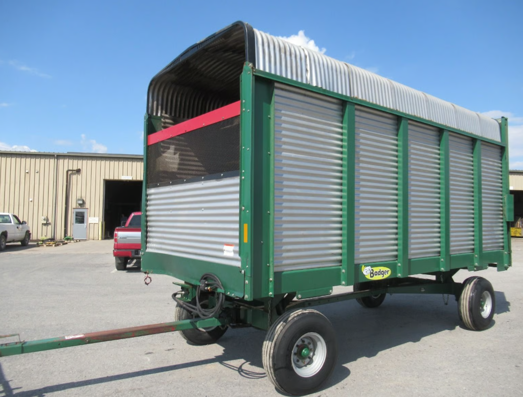 Badger 18 ft Rear Unload Forage Wagon