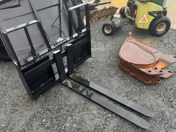Kivel 48" Bobtach Pallet Forks 4200lb
