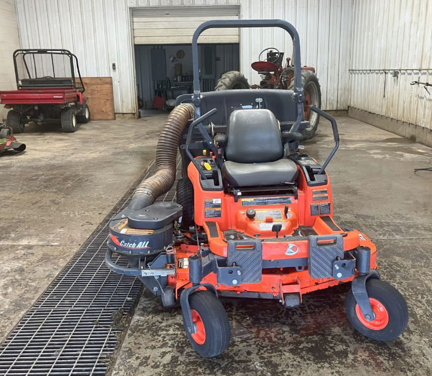 Kubota ZD221 Zero Turn Mower w/ Bagger